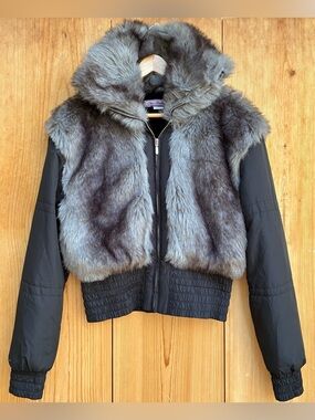 Che-Bella Vintage EUC Faux Fur Zip Up Jacket Sz Medium